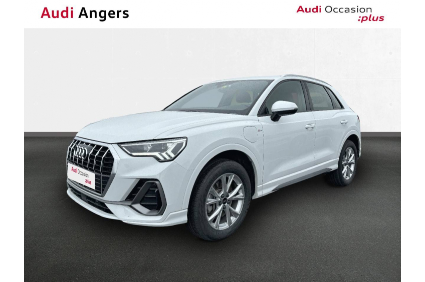 AUDI Q3 S line